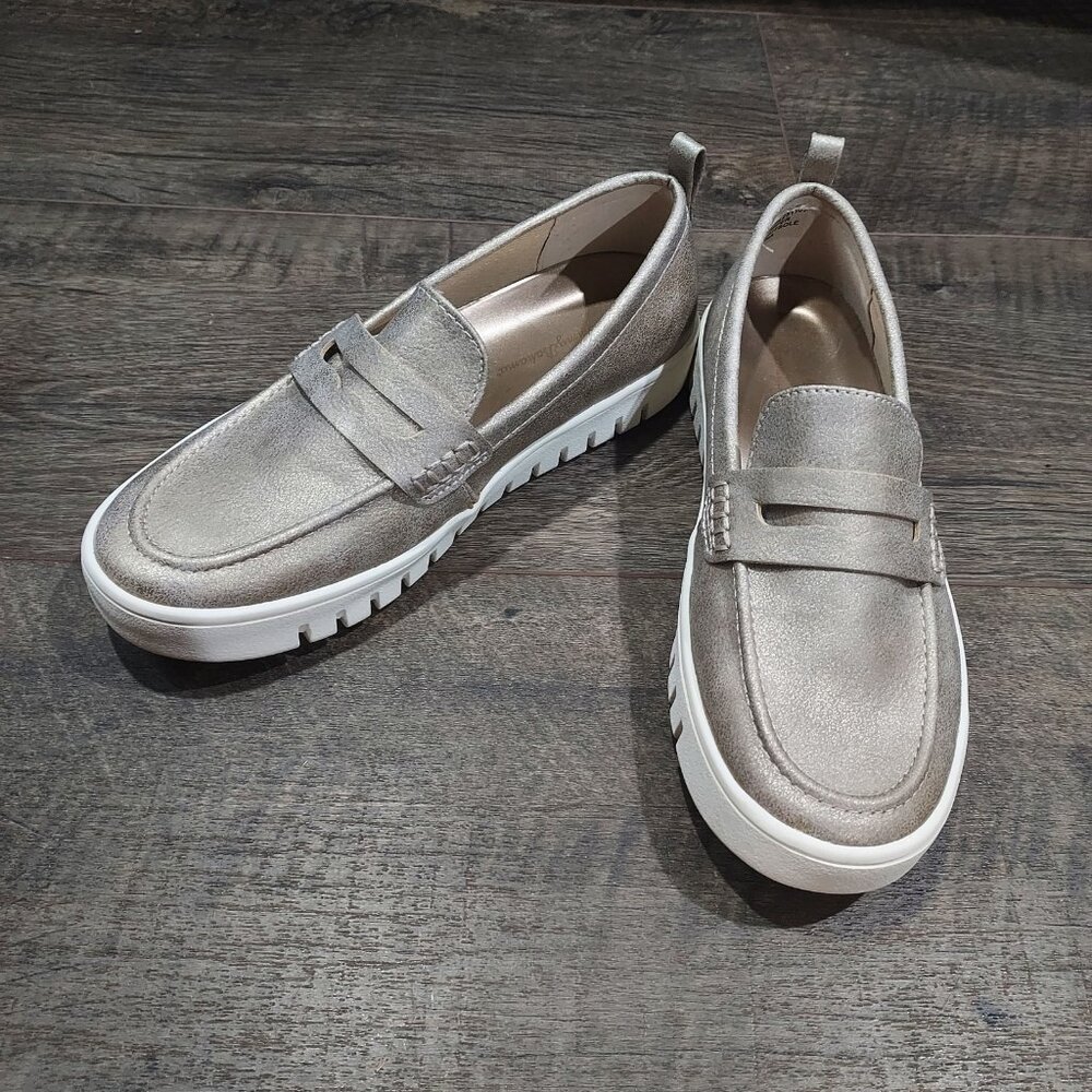 Tommy Bahama Gold Slip On Loafers Size 6.5 Preppy - Picture 3 of 9